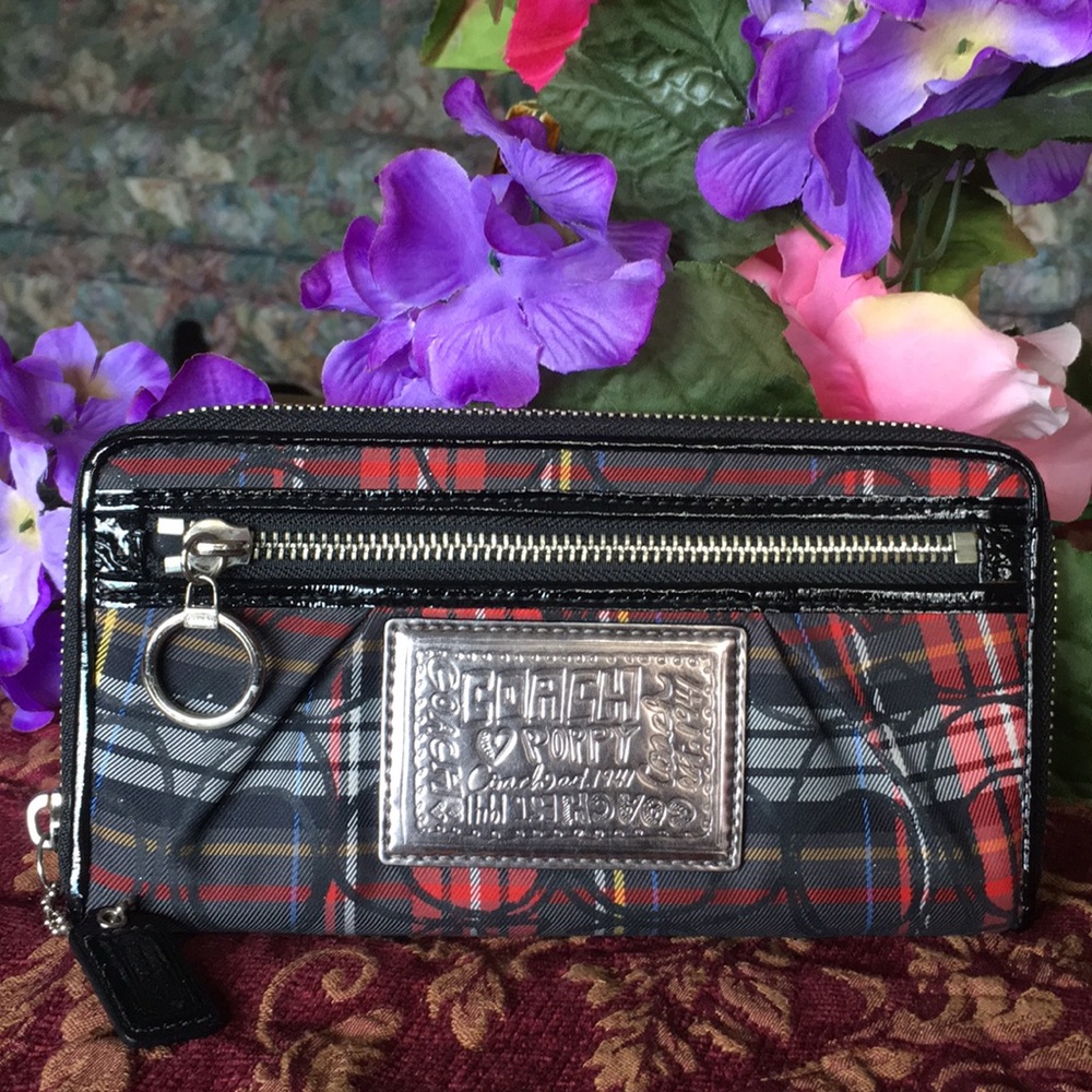 Coach Tartan signature plaid zip arroun wallet